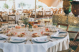 Montaje mesa Catering Finca Alboreá